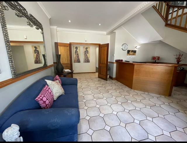 574M² OFFICE FOR SALE IN BRYANSTON
